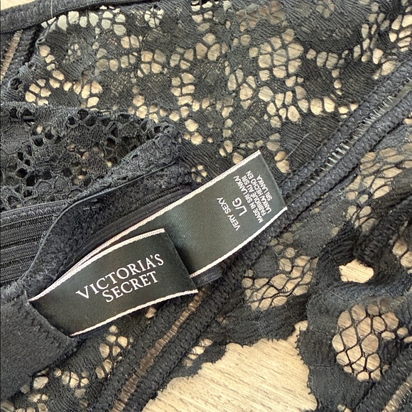 Victoria’s Secret Large Sexy High Neck Keyhole Bralette - Picture 5 of 7